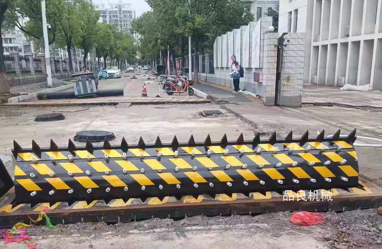 鎮(zhèn)江路障機